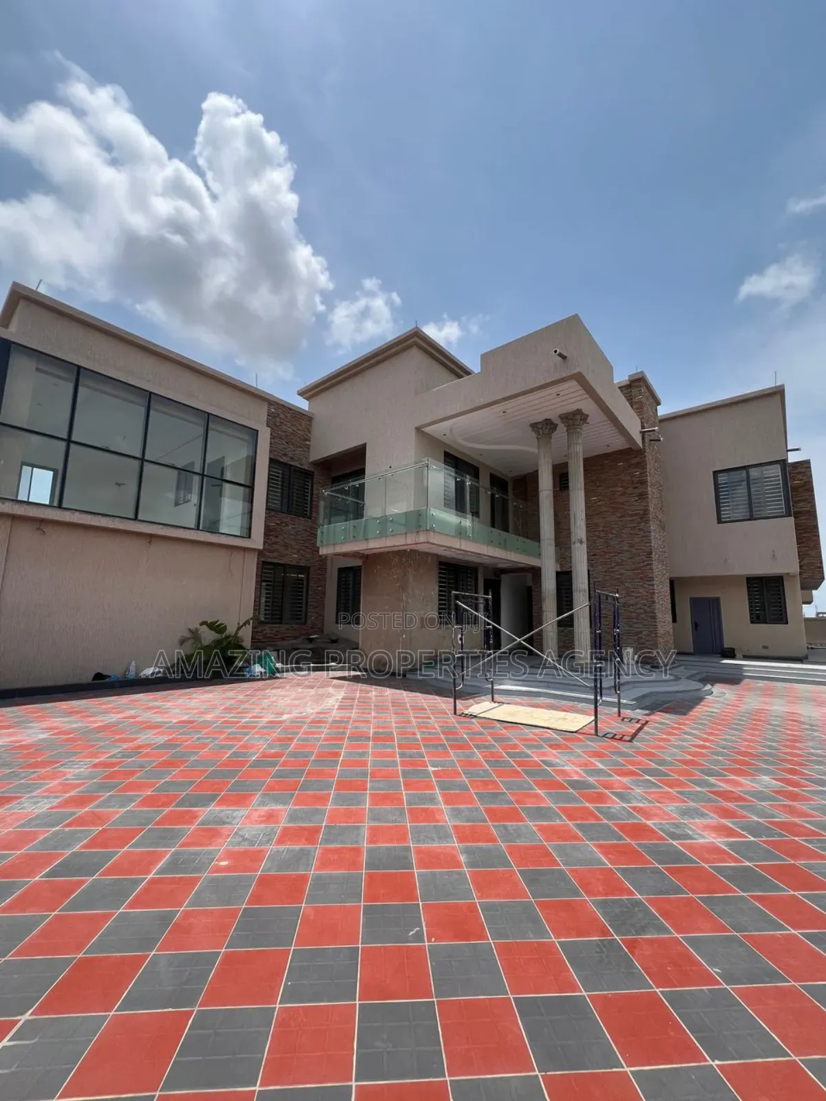 6bdrm Mansion in Adjiriganor for sale in Adjiriganor