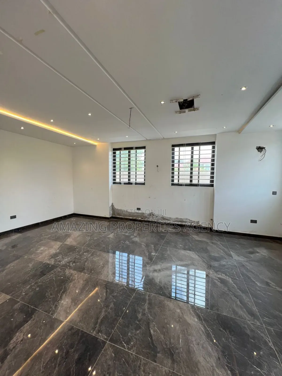 6bdrm Mansion in Adjiriganor for sale in Adjiriganor