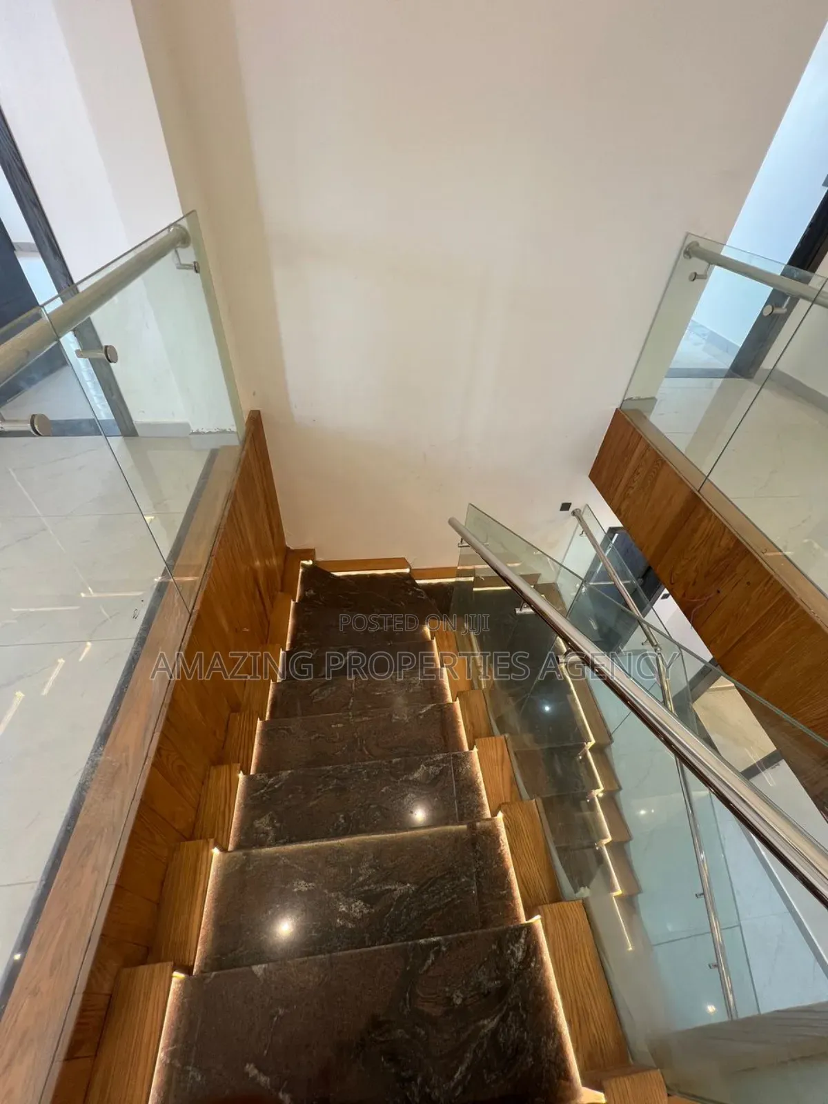 6bdrm Mansion in Adjiriganor for sale in Adjiriganor