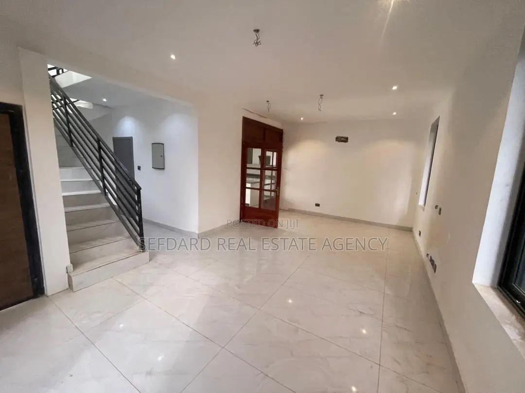 Furnished 3bdrm Townhouse/Terrace in Sefdard Real Estate, Haatso in Haatso