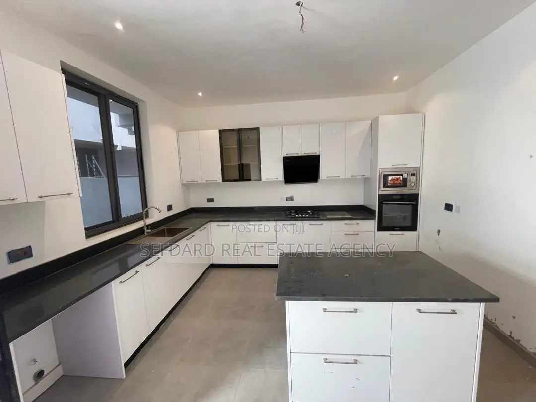 Furnished 3bdrm Townhouse/Terrace in Sefdard Real Estate, Haatso in Haatso