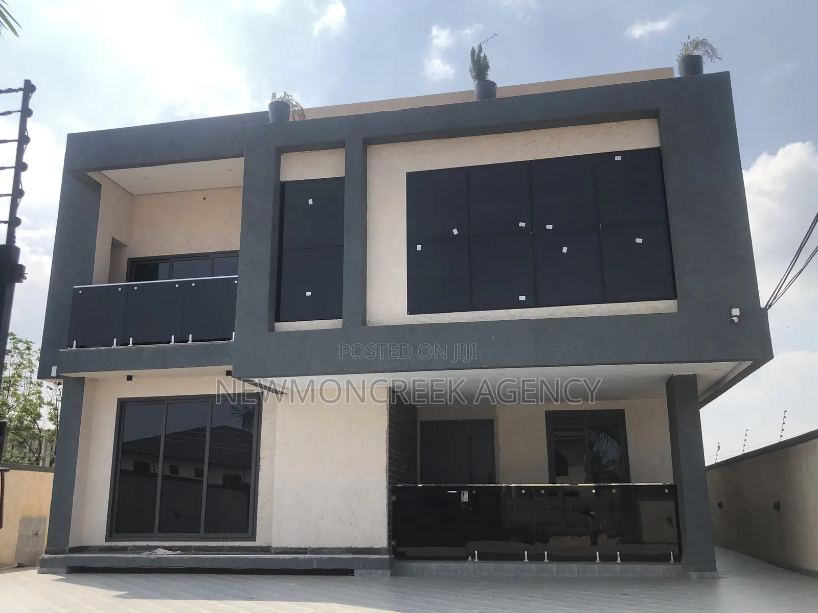 4bdrm Duplex in New Legon for sale in New Legon