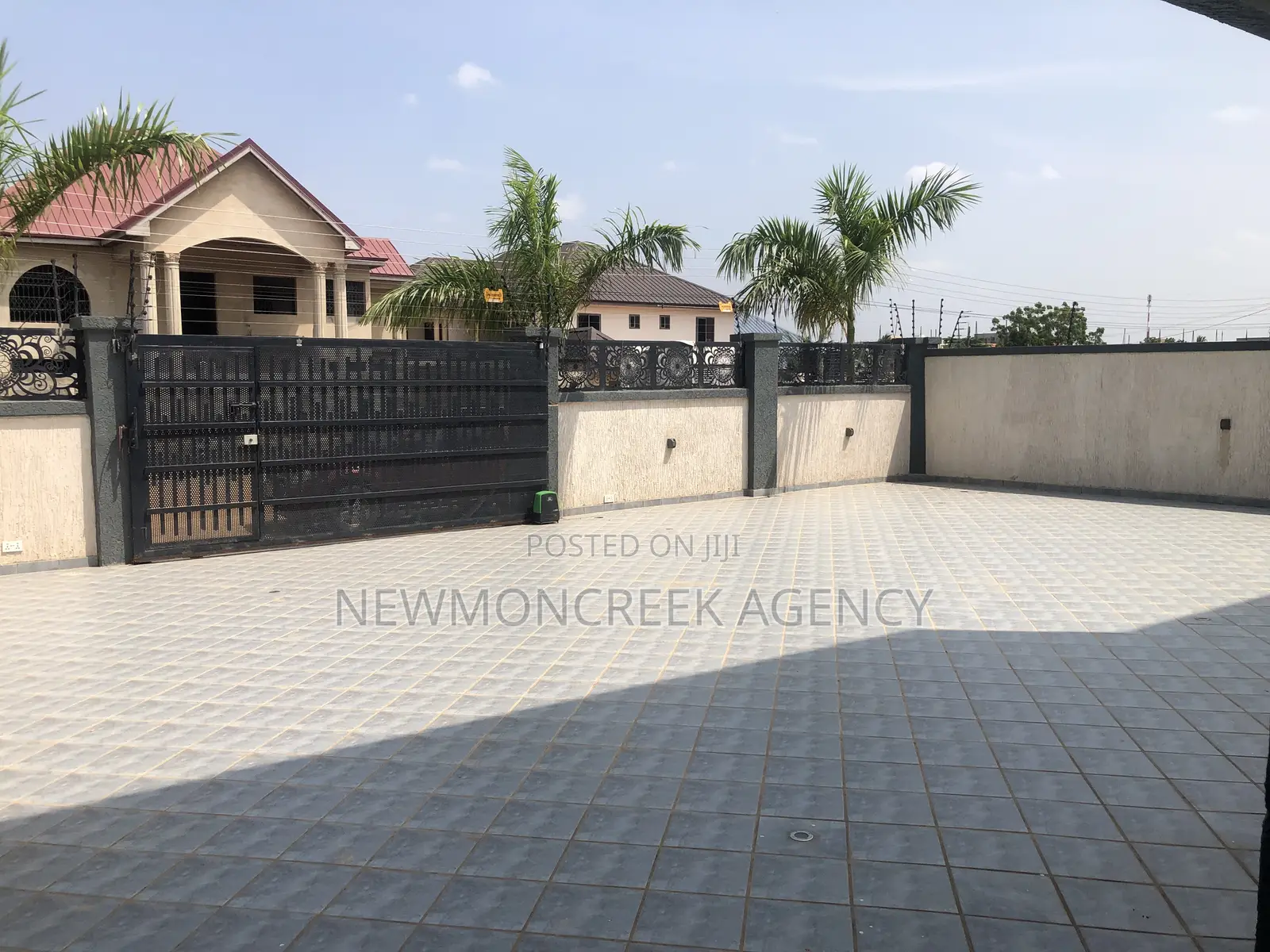 4bdrm Duplex in New Legon for sale in New Legon