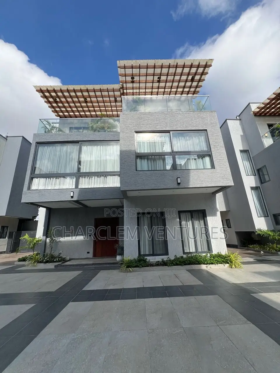 Furnished 4bdrm Townhouse / Terrace in Charclem Ventures, Dzorwulu in Dzorwulu