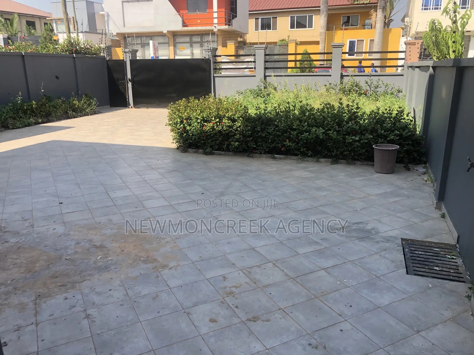 4bdrm Duplex in Lakeside Estates, Accra Metropolitan for rent in Accra Metropolitan