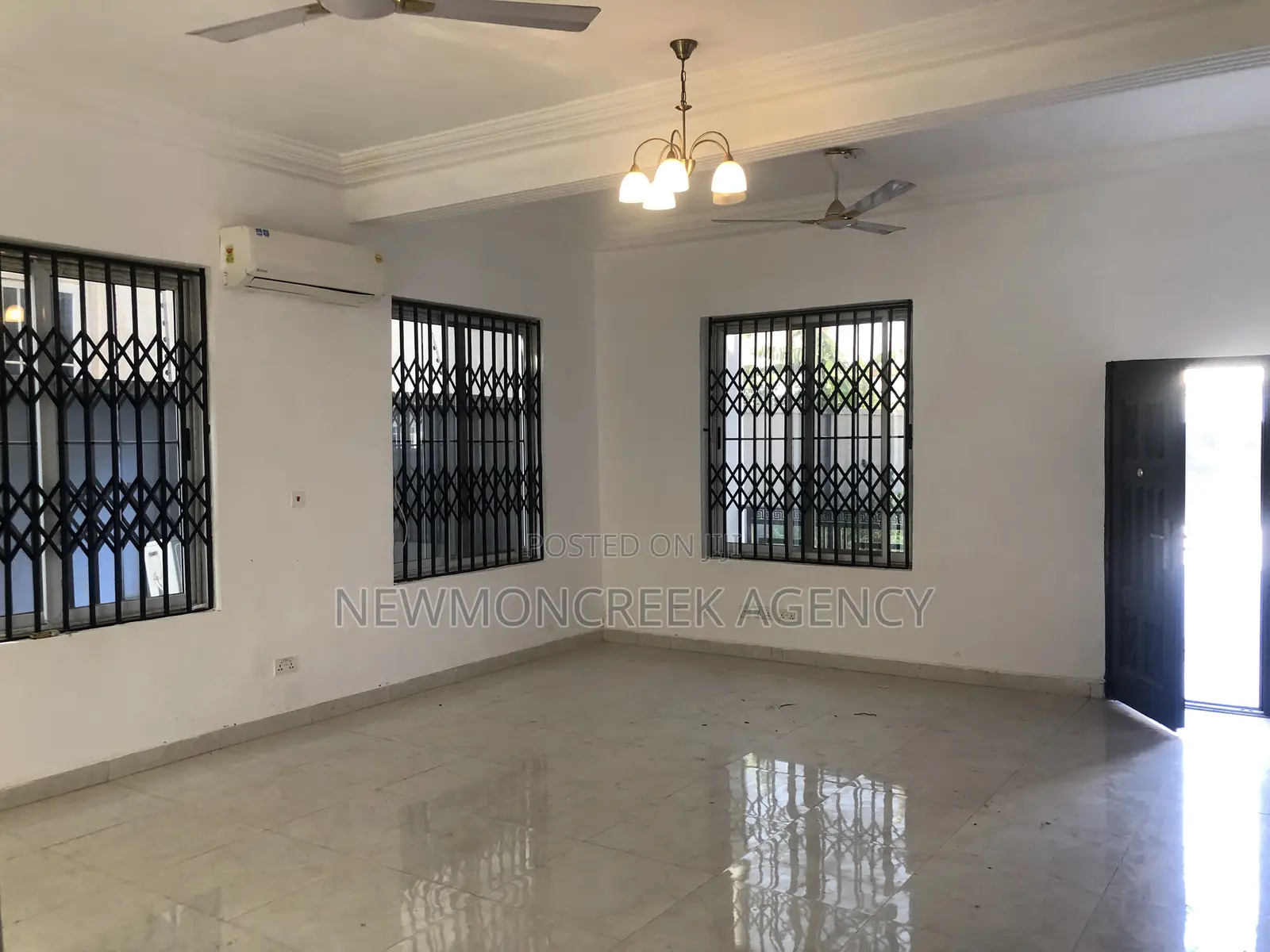 4bdrm Duplex in Lakeside Estates, Accra Metropolitan for rent in Accra Metropolitan