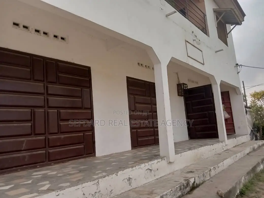 5bdrm House in Pokuase for sale in Pokuase
