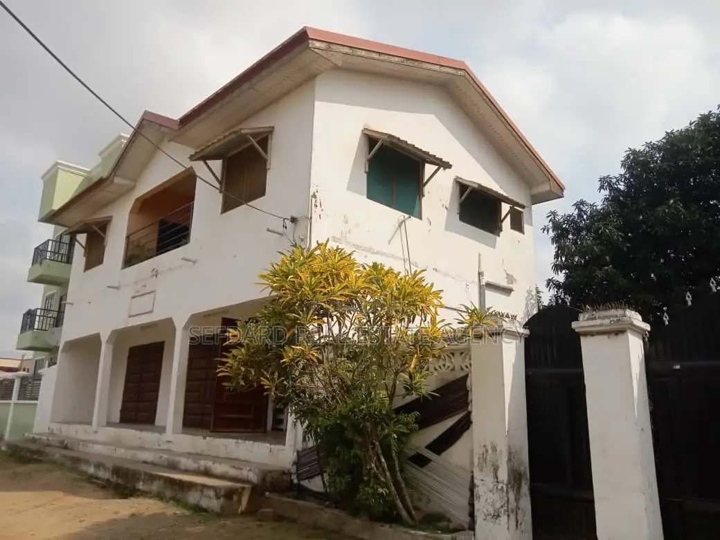 5bdrm House in Pokuase for sale in Pokuase