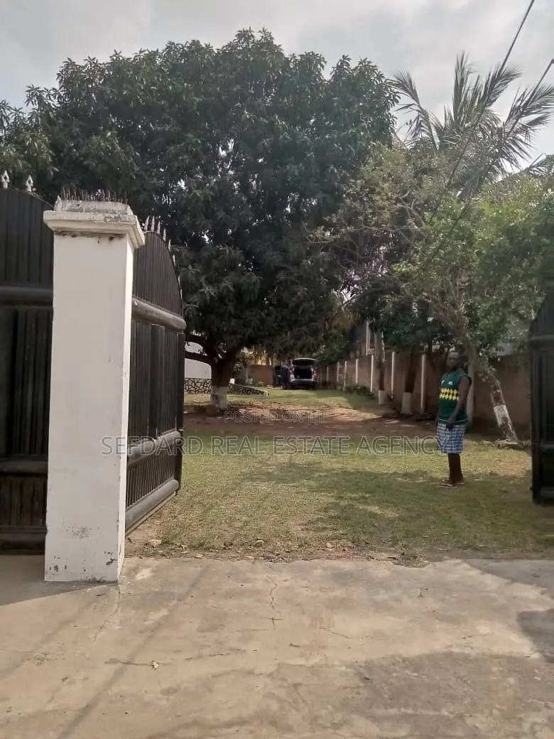 5bdrm House in Pokuase for sale in Pokuase