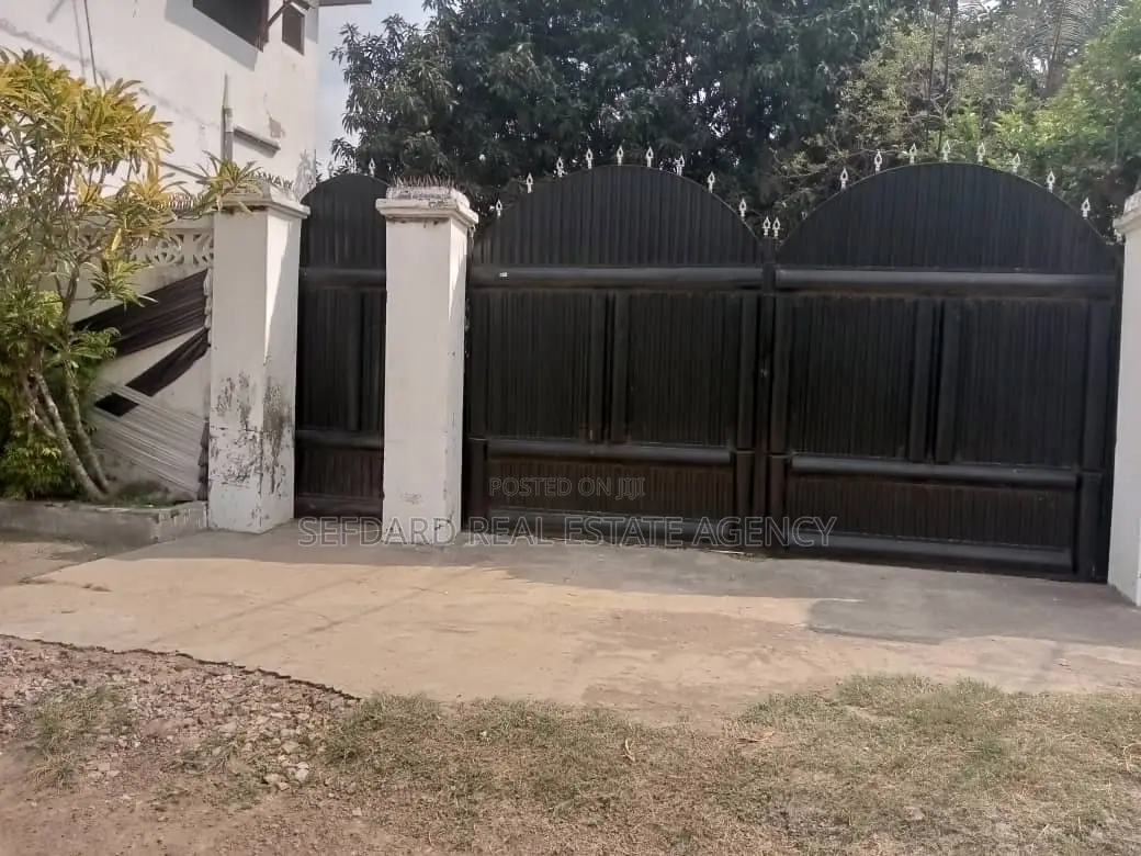 5bdrm House in Pokuase for sale in Pokuase