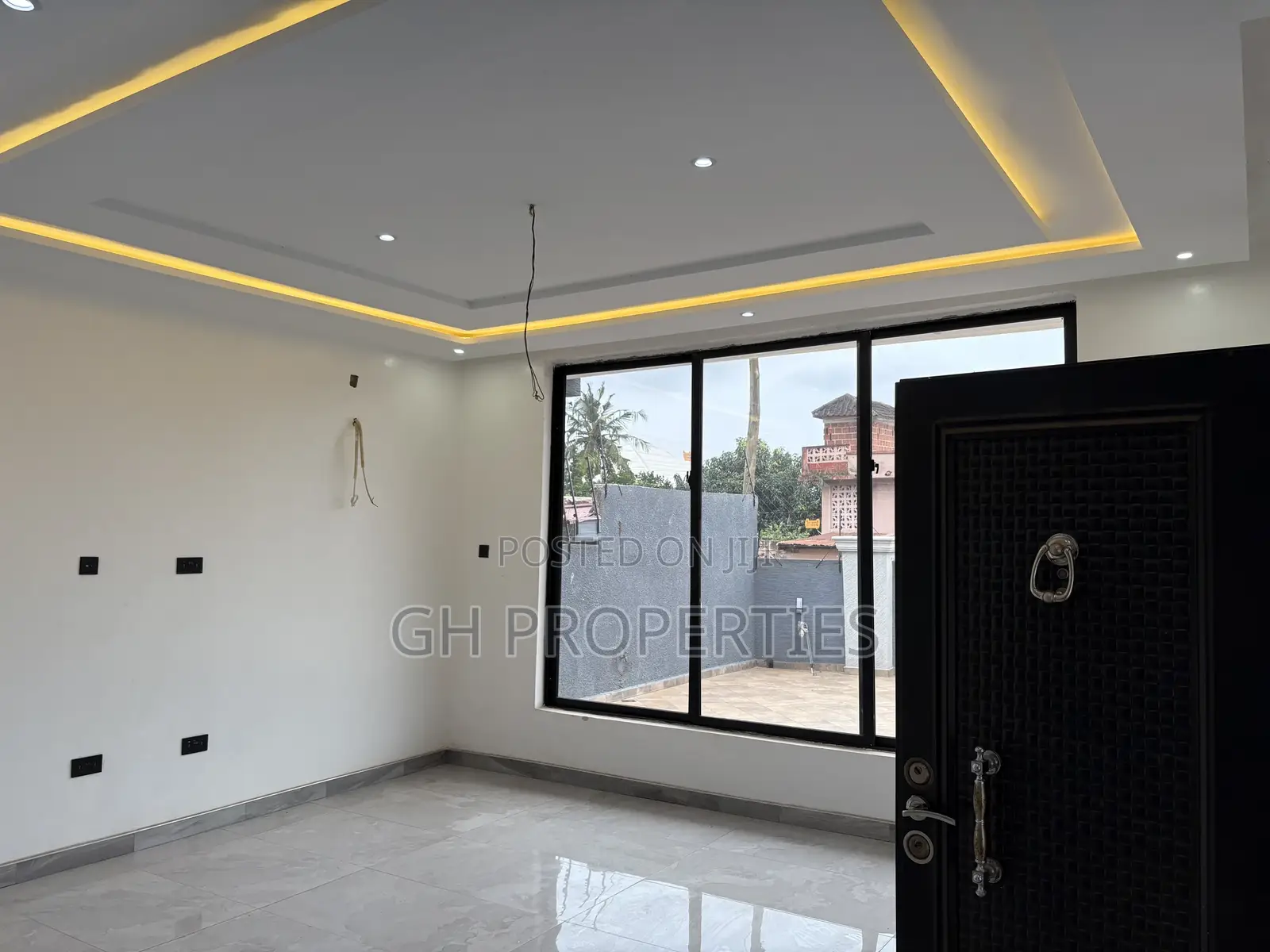4bdrm Duplex in Ahodwo Runabout, Kumasi Metropolitan for sale in Kumasi Metropolitan