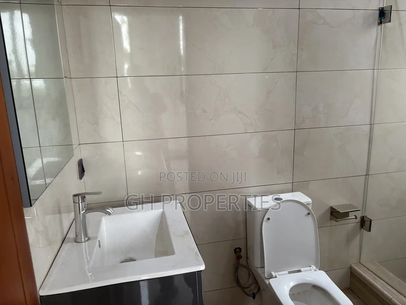 4bdrm Duplex in Ahodwo Runabout, Kumasi Metropolitan for sale in Kumasi Metropolitan