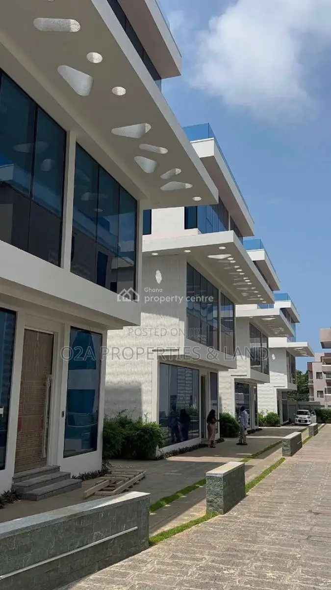 4bdrm Townhouse / Terrace in Cantonment, Acquinas for rent in Acquinas
