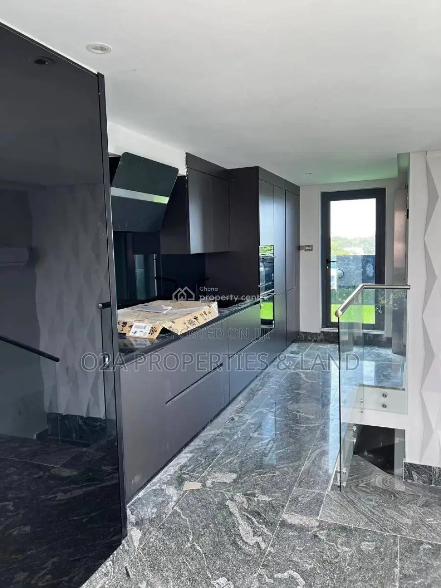 4bdrm Townhouse / Terrace in Cantonment, Acquinas for rent in Acquinas