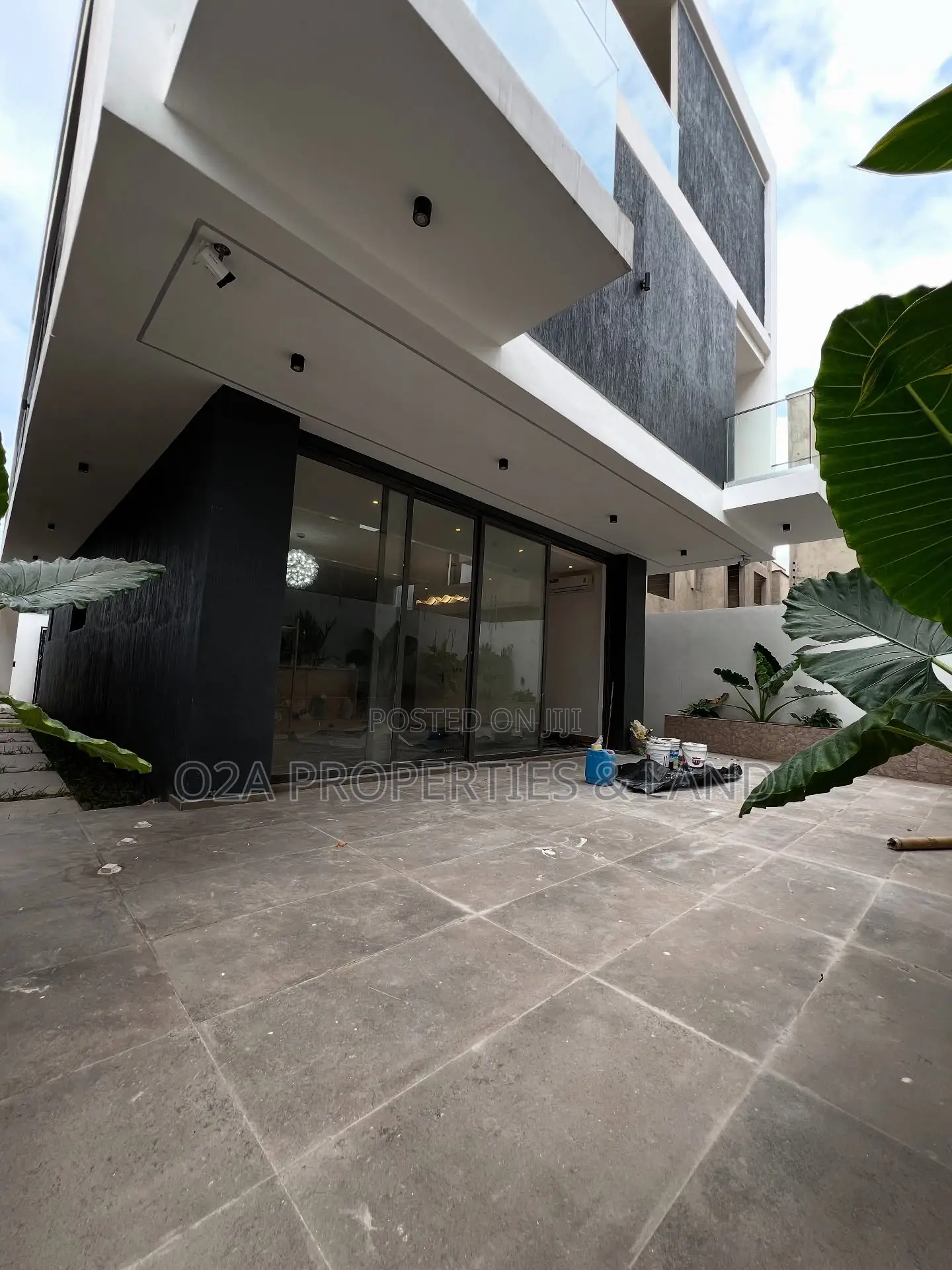 4bdrm House in East Airport for sale in Airport Residential Area