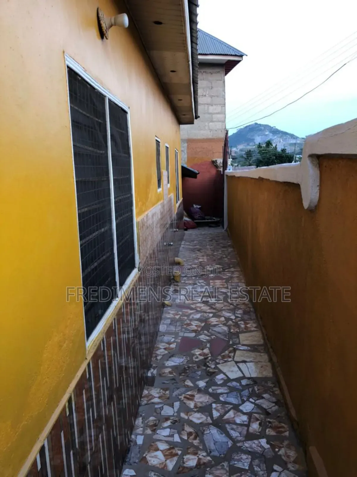 9bdrm Apartment in Fredimens Real, Afigya-Kwabre for sale in Afigya-Kwabre