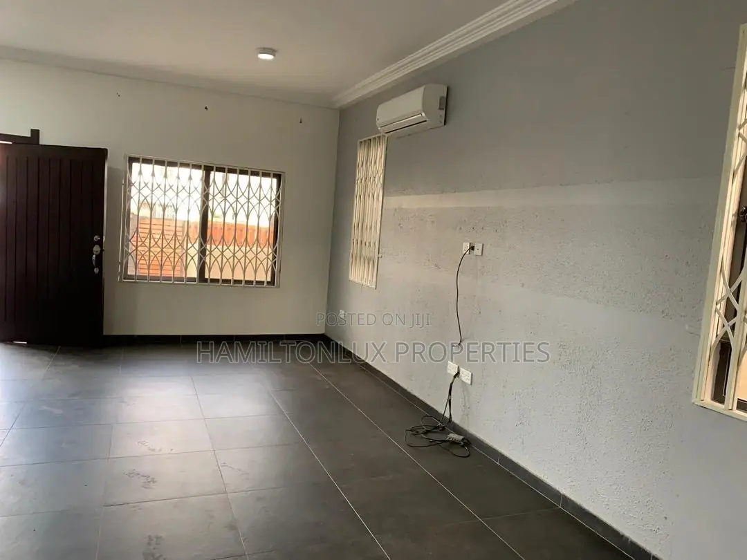 3bdrm House in 14Th Avenue, East Legon for rent in East Legon