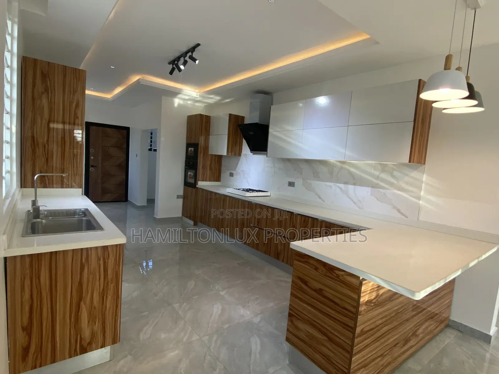 4bdrm House in Lakeside Estate for sale in Lake Side Estate