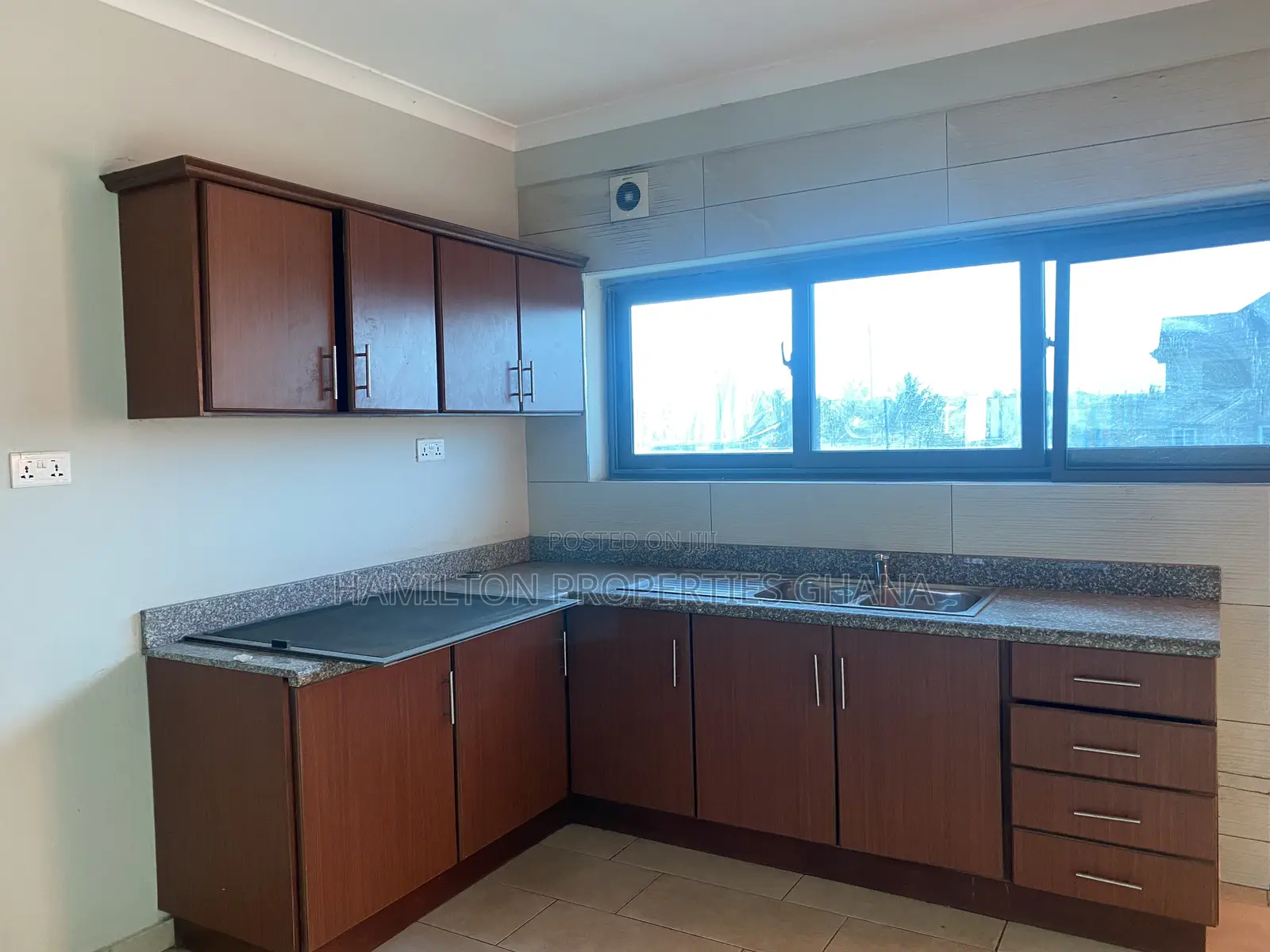 2bdrm Apartment in Adjiringano School for rent in School Junction