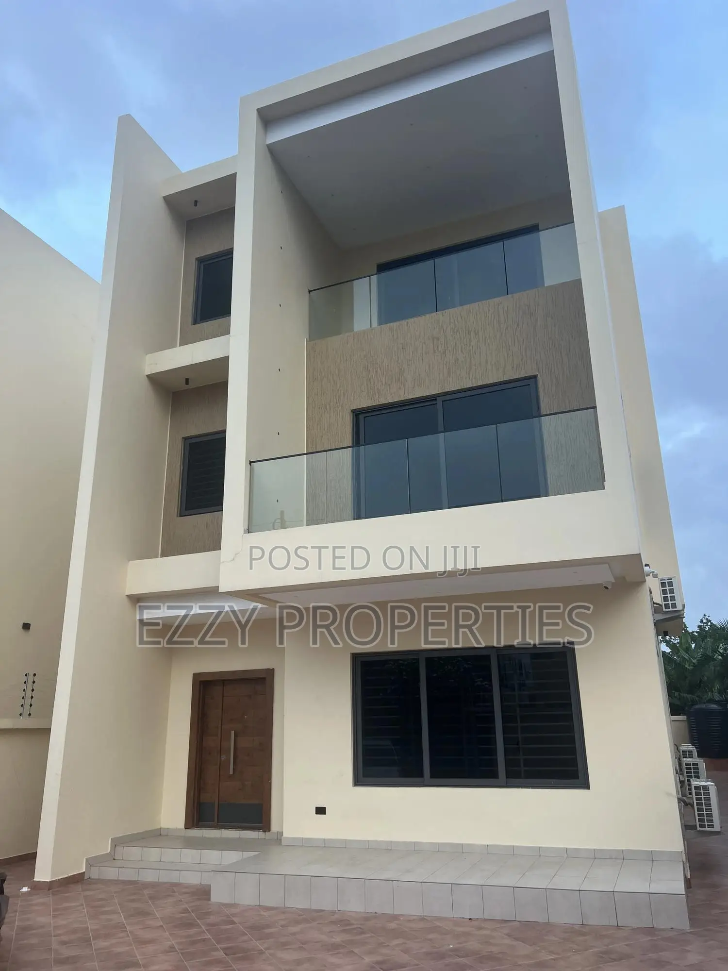 4bdrm House in 100, East Legon for sale in East Legon
