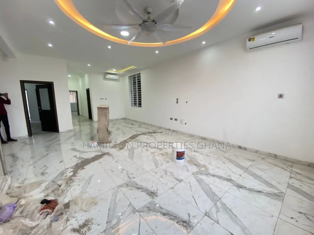 4bdrm Mansion in Lakeside for sale in Lake Side Estate