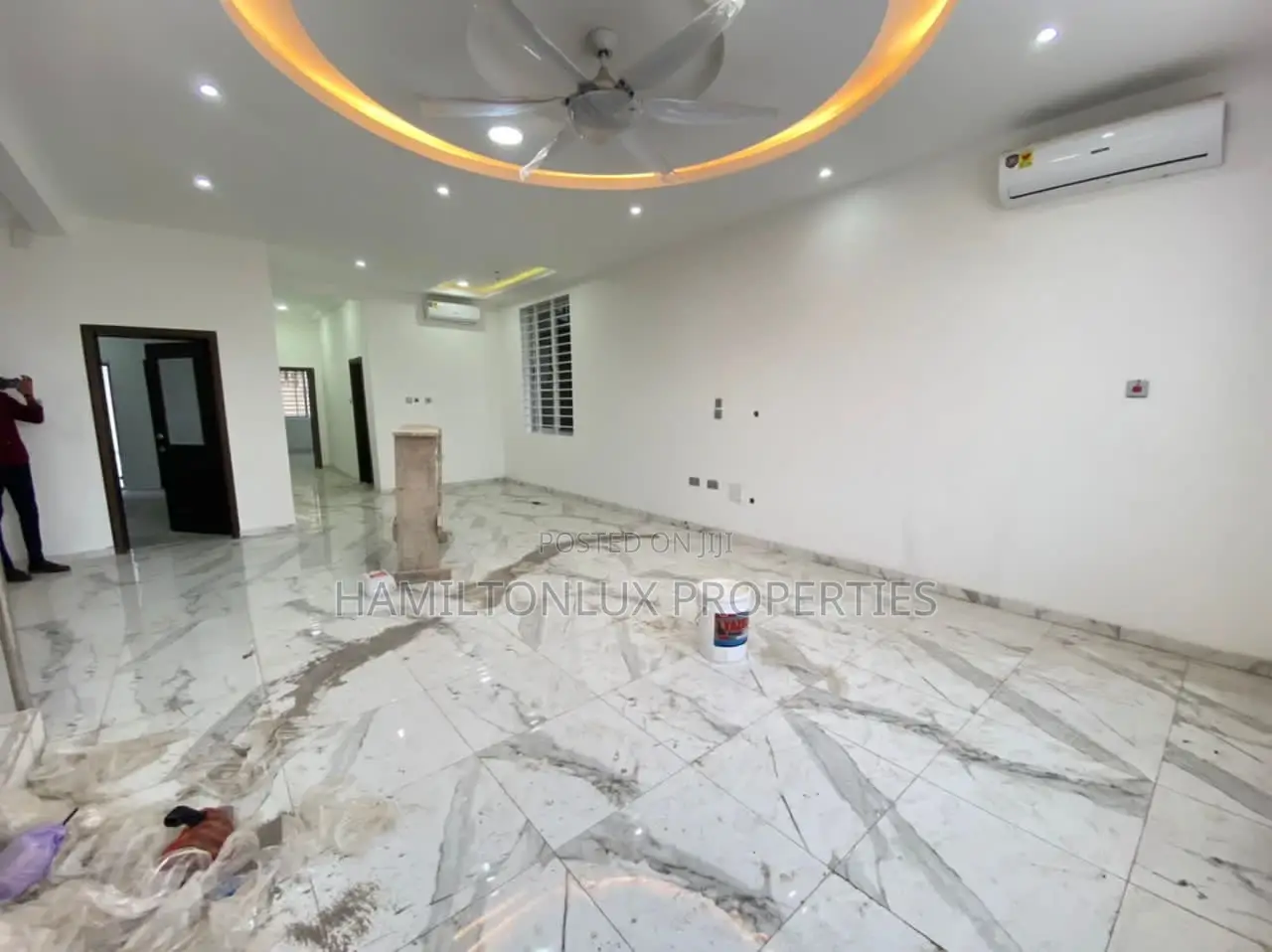4bdrm Mansion in Lakeside for sale in Lake Side Estate