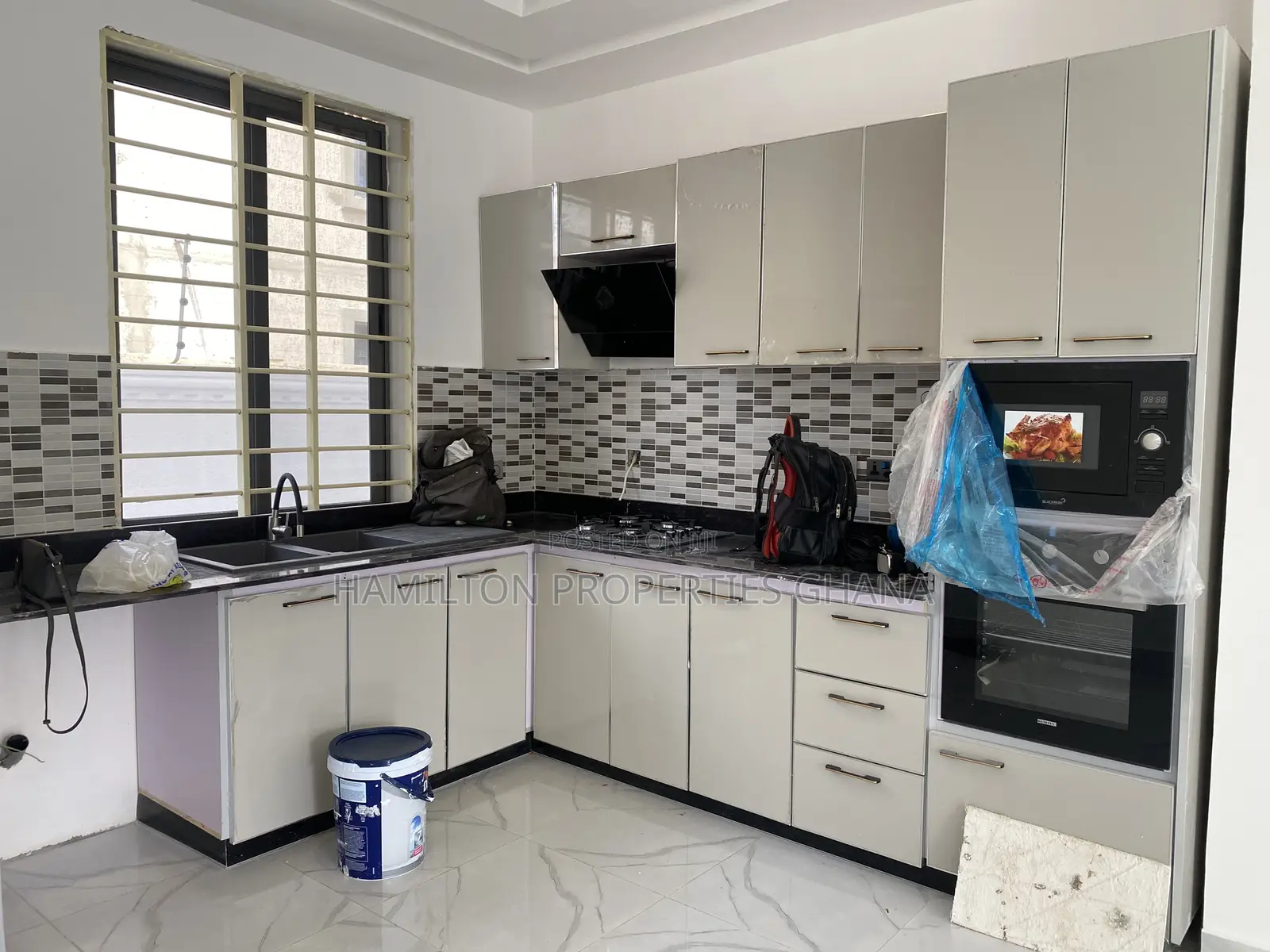 3bdrm House in School Junction Bvld for rent in School Junction