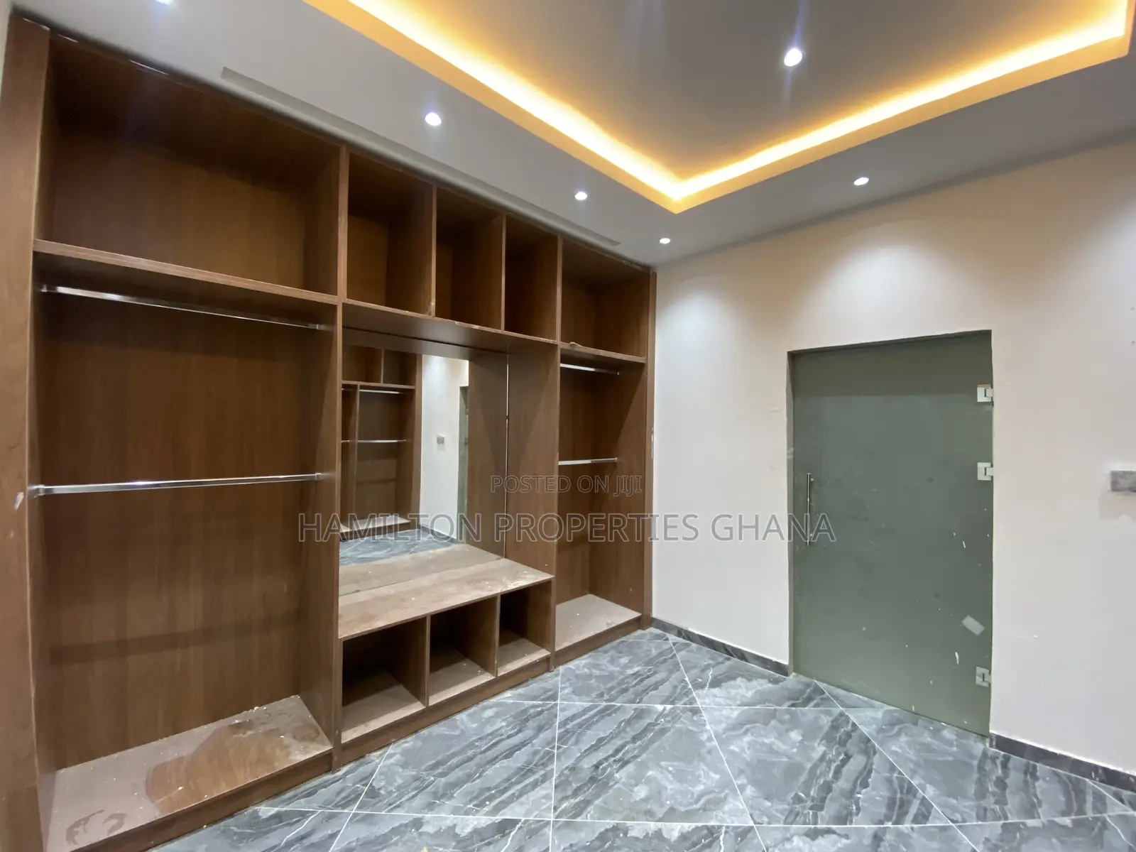 4bdrm Mansion in Lakeside Plot 4, Ashaley Botwe for sale in Ashaley Botwe