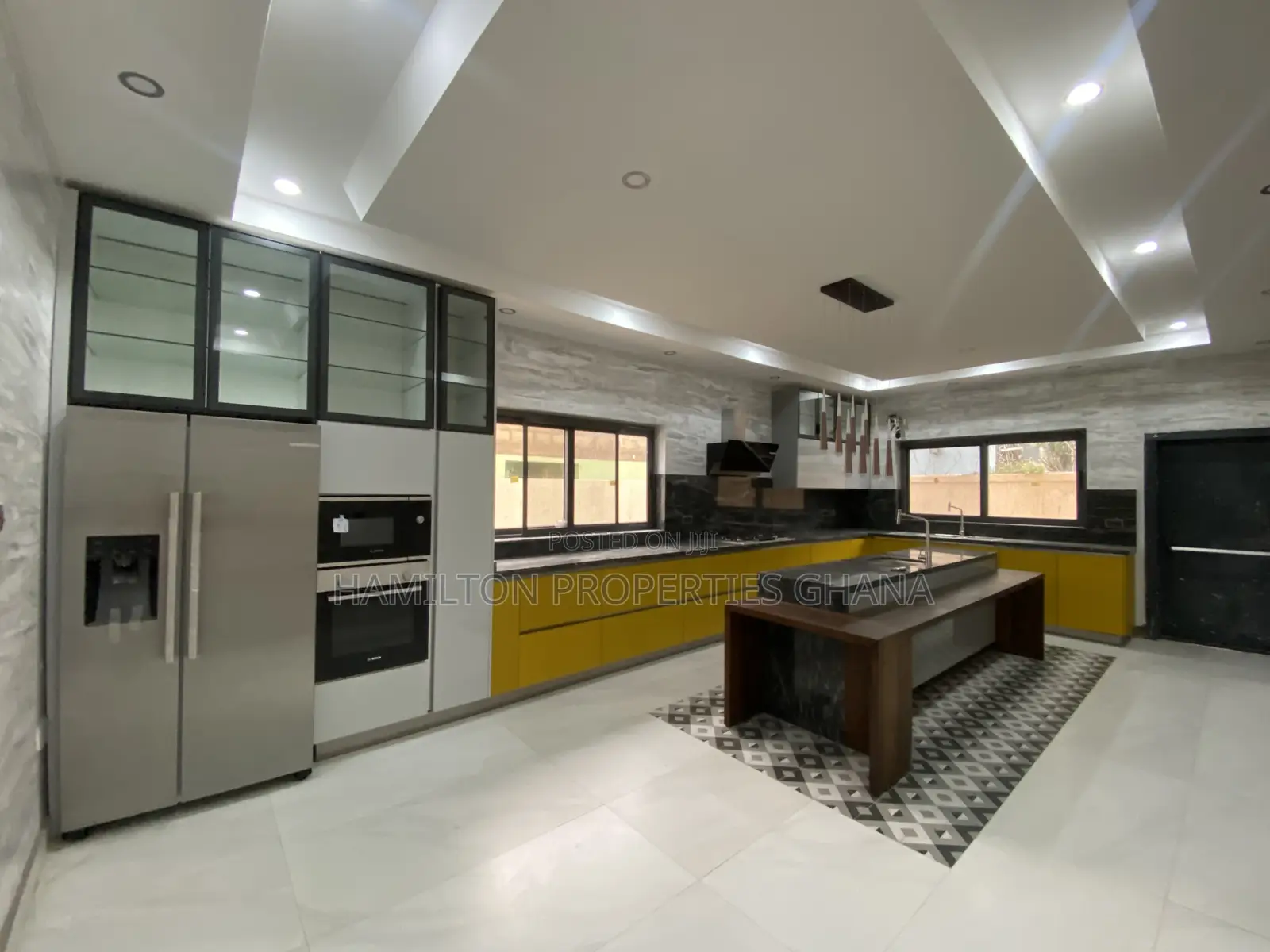 6bdrm Mansion in East Legon, Boundary Road Area for sale in Boundary Road Area