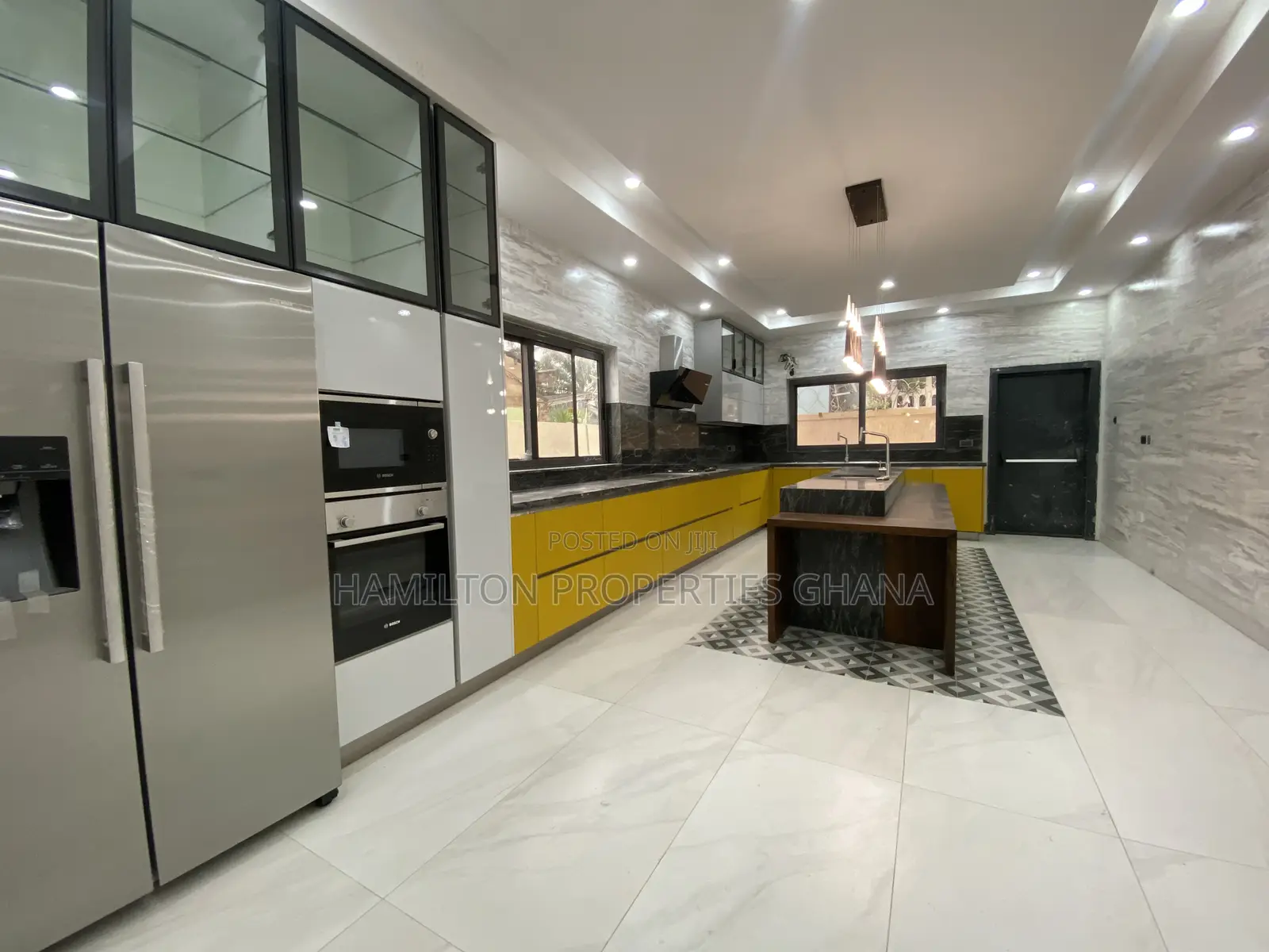 6bdrm Mansion in East Legon, Boundary Road Area for sale in Boundary Road Area