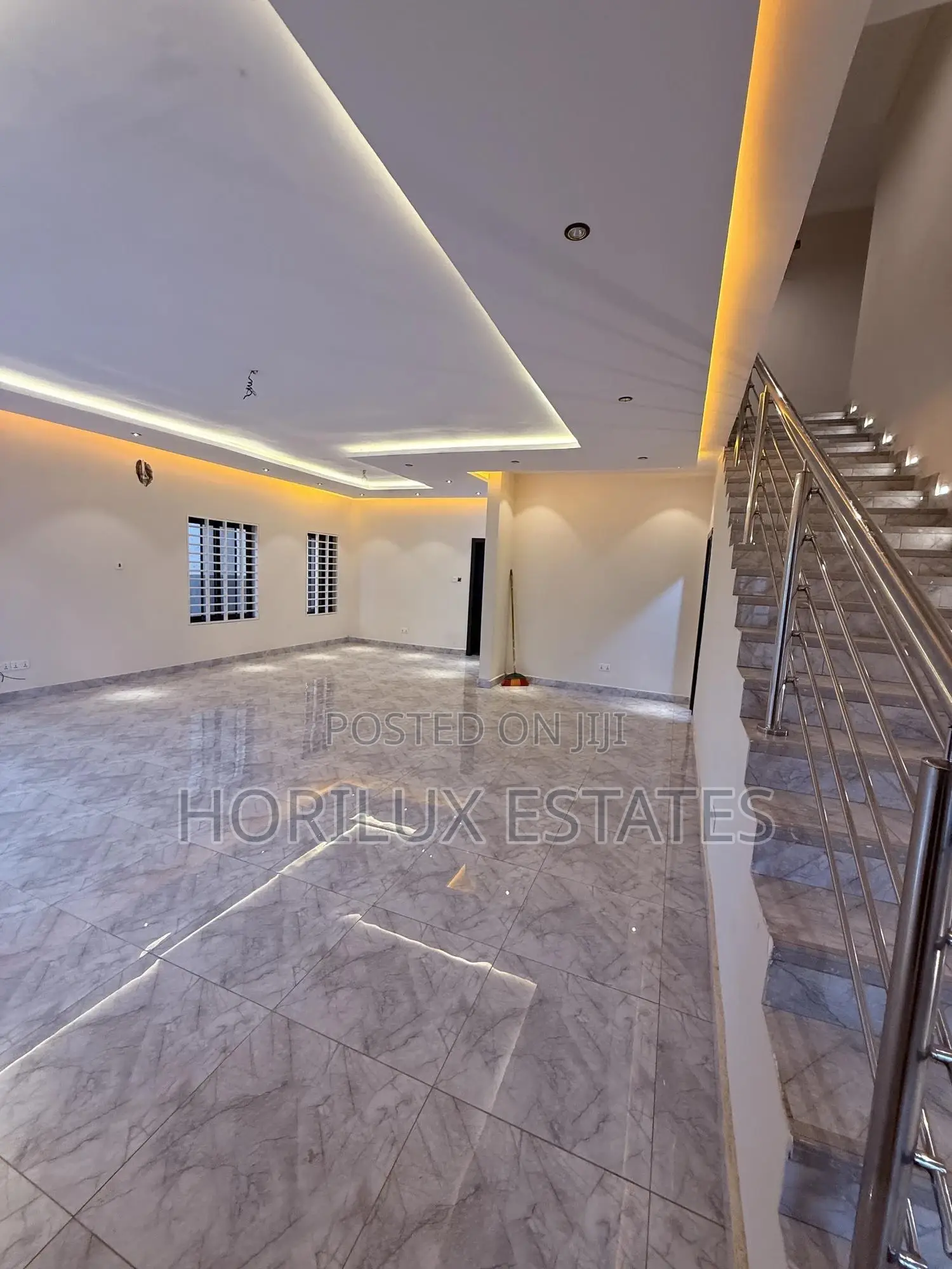 4bdrm Duplex in Kwabenya for sale in Kwabenya