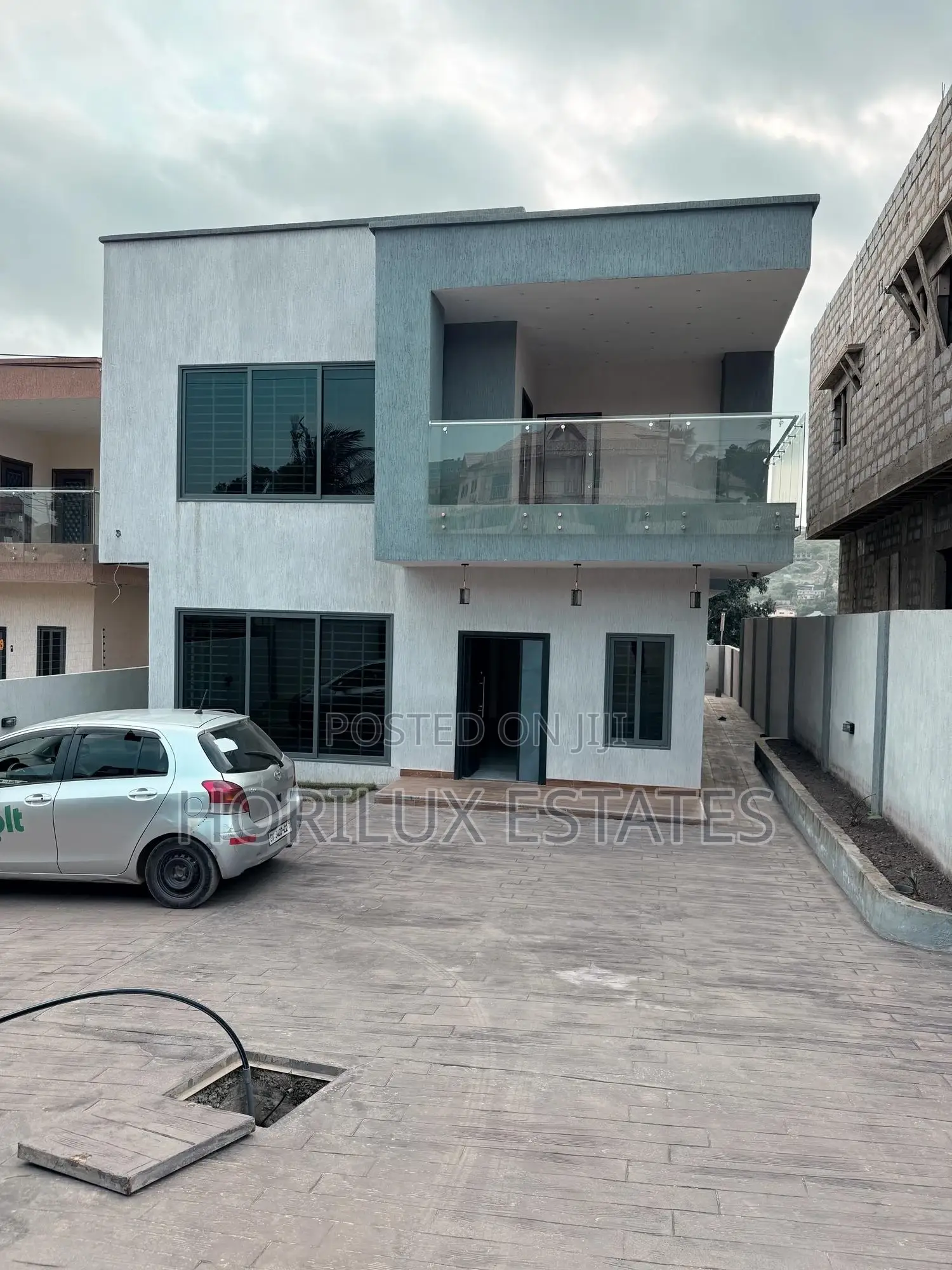 4bdrm Duplex in Kwabenya for sale in Kwabenya