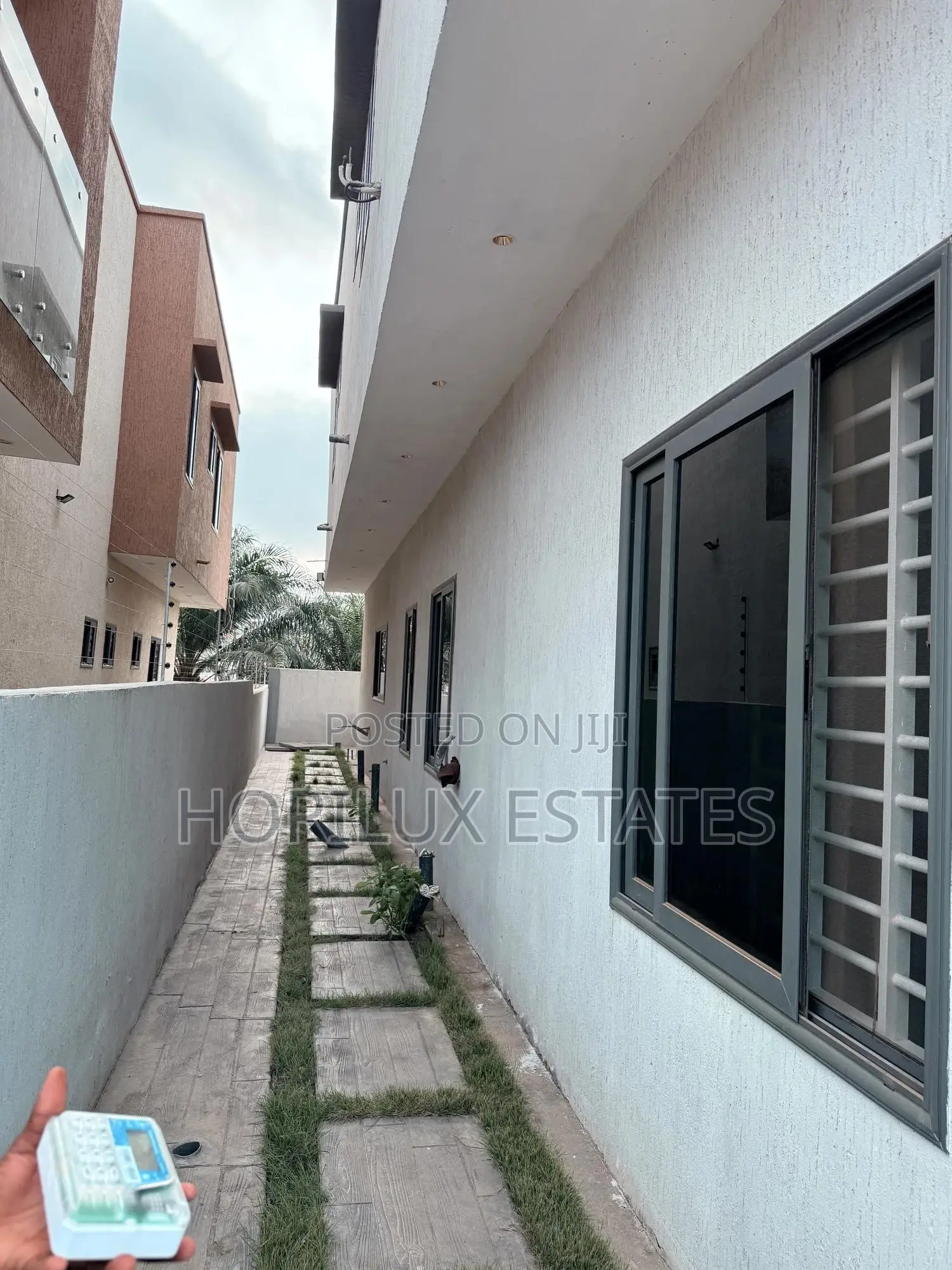 4bdrm Duplex in Kwabenya for sale in Kwabenya