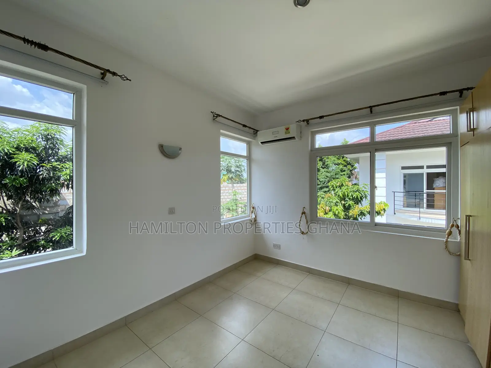 4bdrm Townhouse / Terrace in East Legon, American House for rent in American House