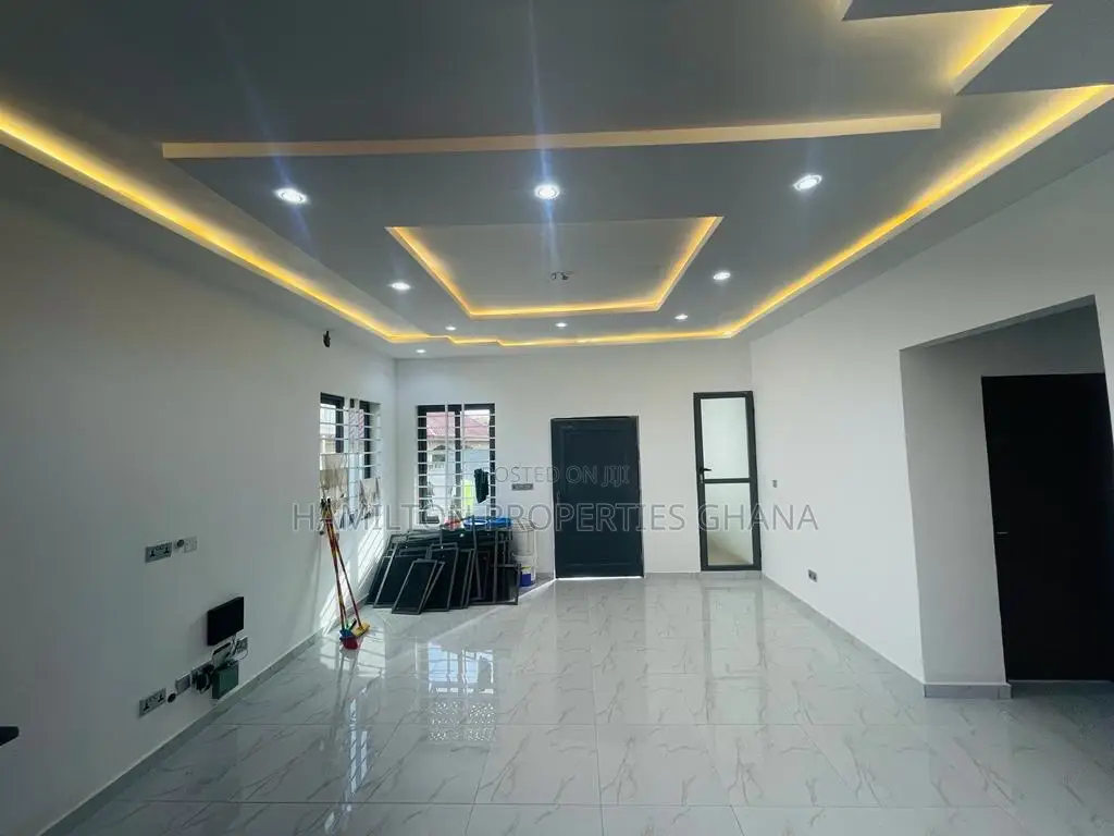 2bdrm House in Botwe, Little Roses Area for sale in Little Roses Area