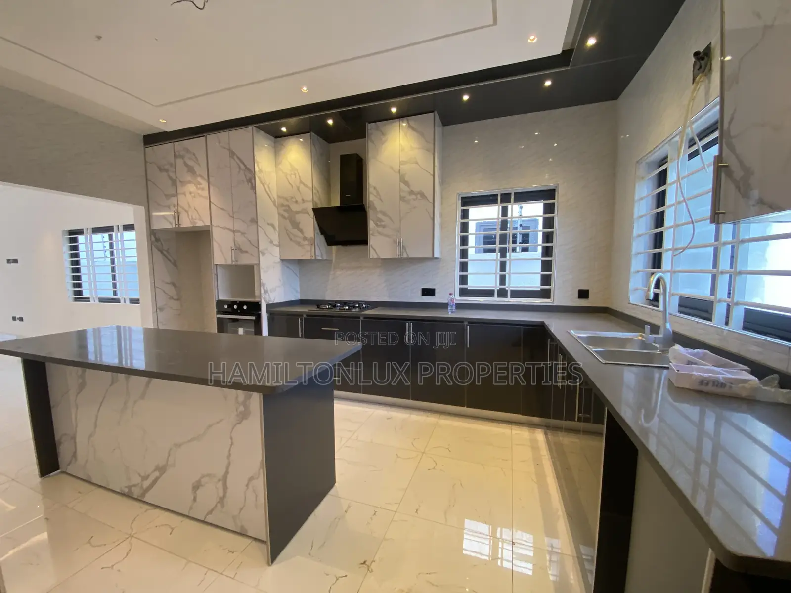 3bdrm House in Lakeside for sale in Lake Side Estate
