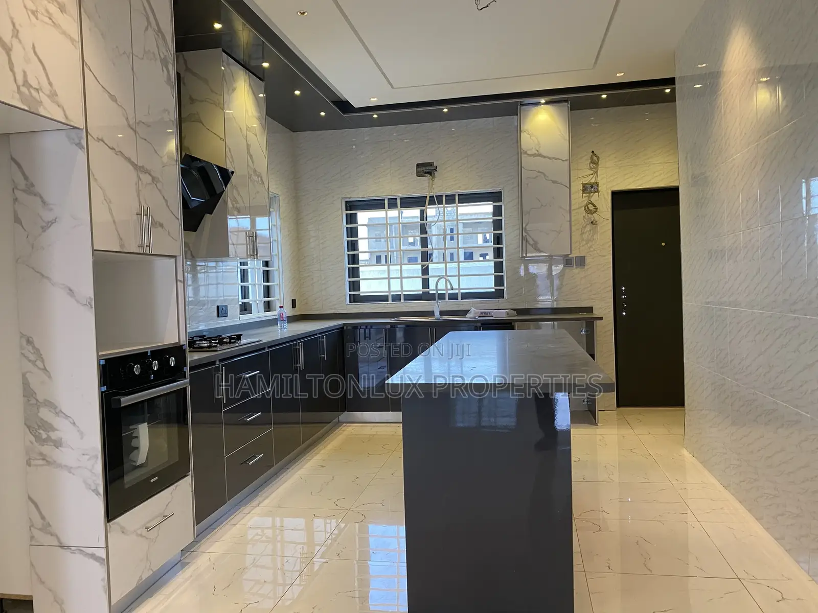 3bdrm House in Lakeside for sale in Lake Side Estate
