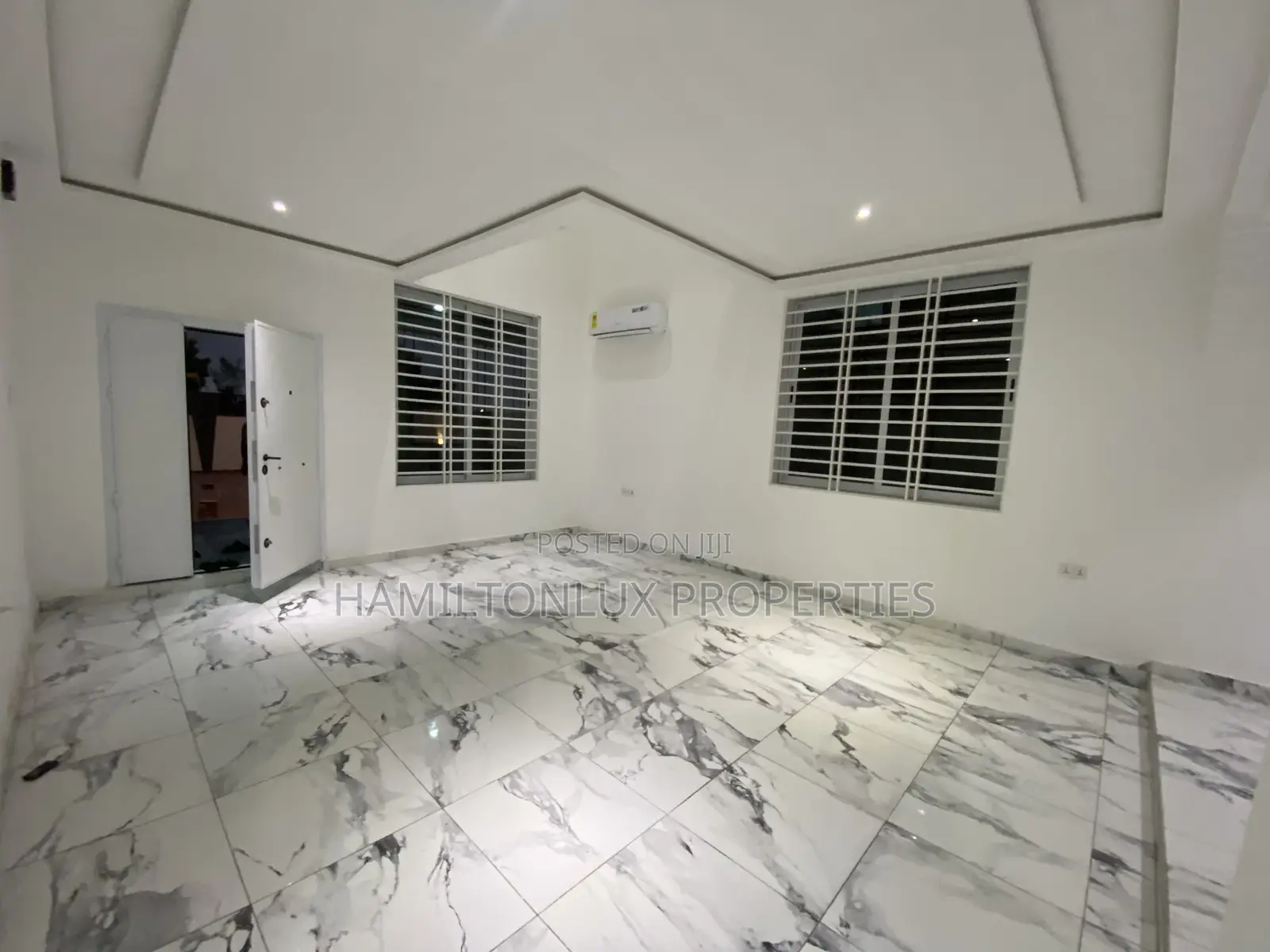 4bdrm House in Lakeside for sale in Lake Side Estate