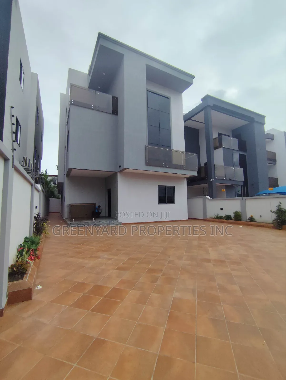 5bdrm Duplex in A&C, East Legon for rent in East Legon