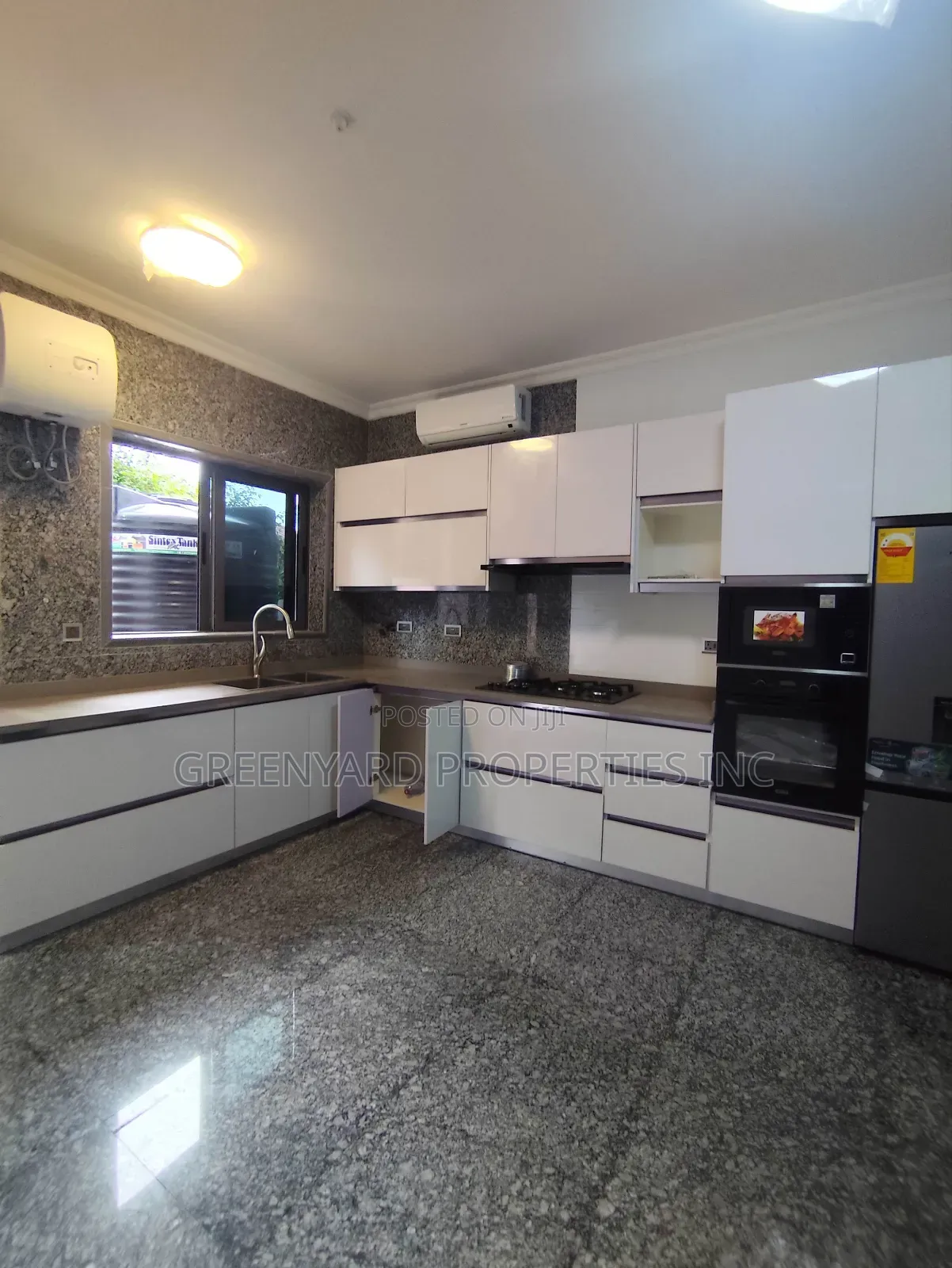 5bdrm Duplex in A&C, East Legon for rent in East Legon