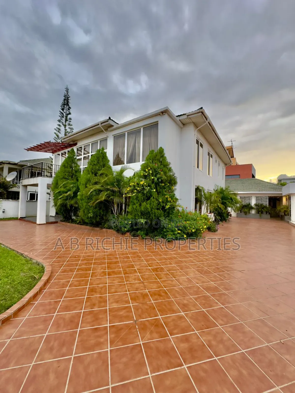 4bdrm Mansion in Ab Richie Properties, Cantonments for sale in Cantonments