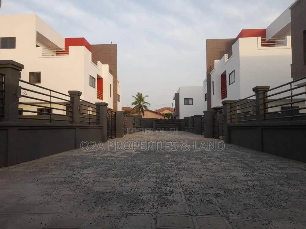 4bdrm Townhouse/Terrace in Pantang, Ga East Municipal for sale in Ga East Municipal