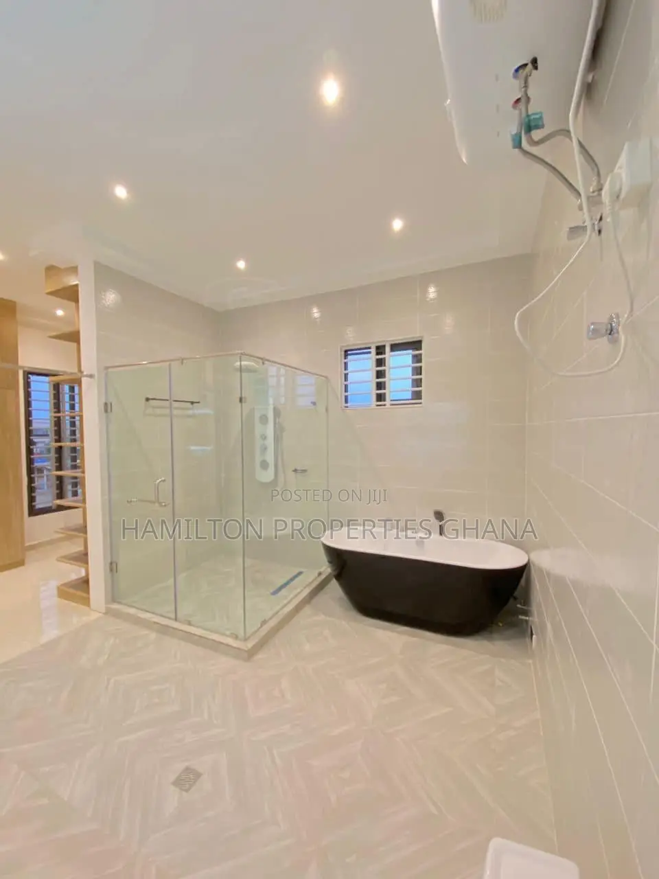 4bdrm Mansion in Lakeside, Ashaley Botwe for sale in Ashaley Botwe