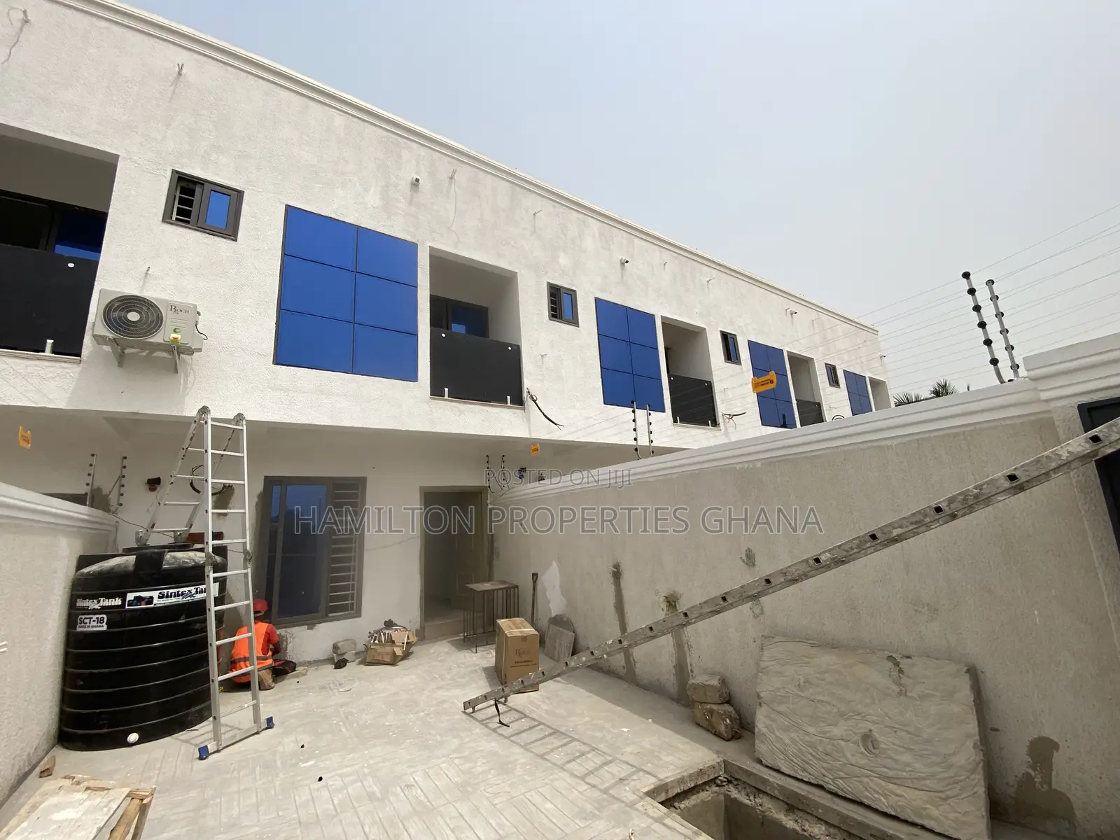 2bdrm House in Residence, School Junction for sale in School Junction