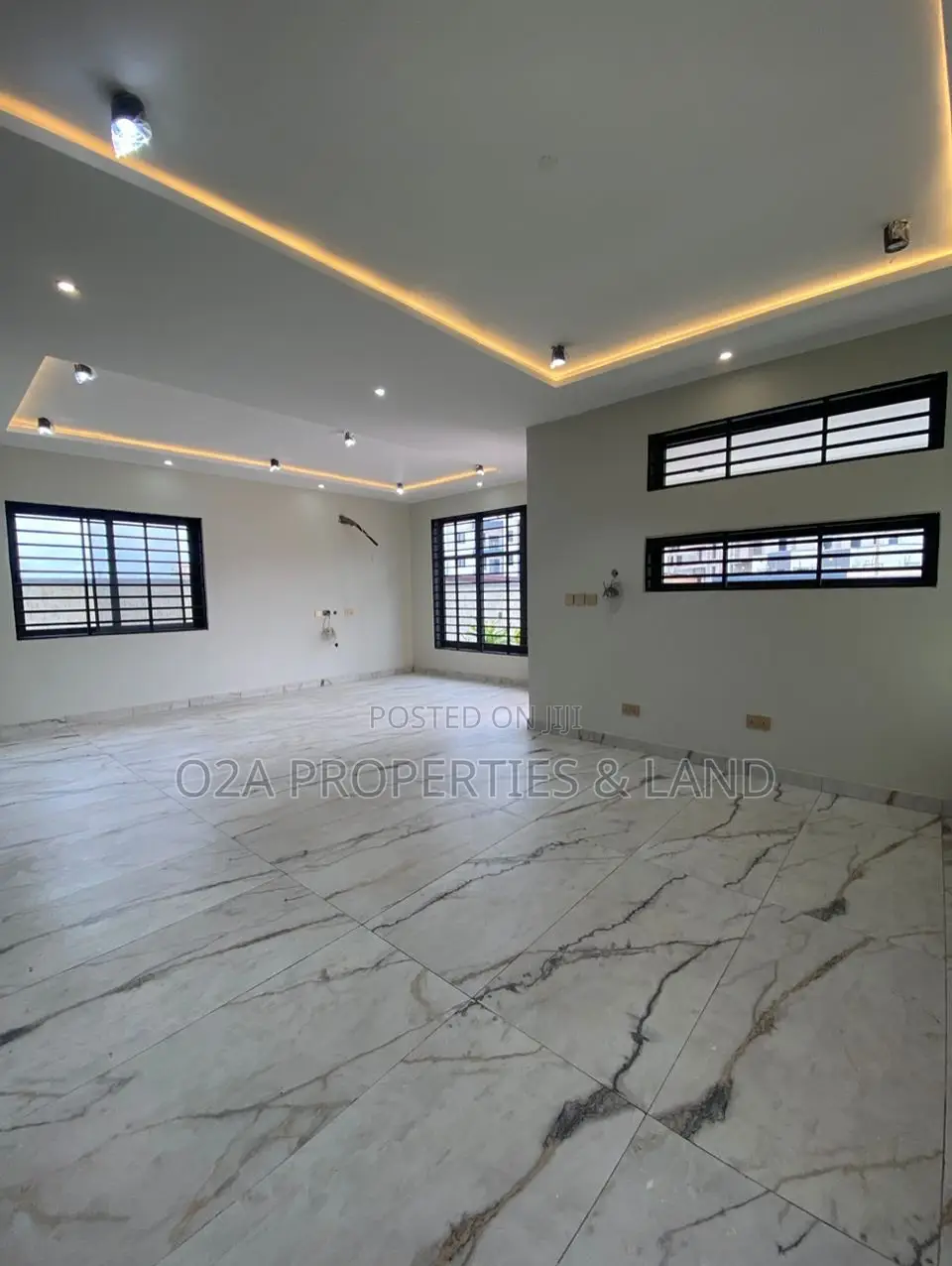 4bdrm House in Lakeside for sale in Lake Side Estate