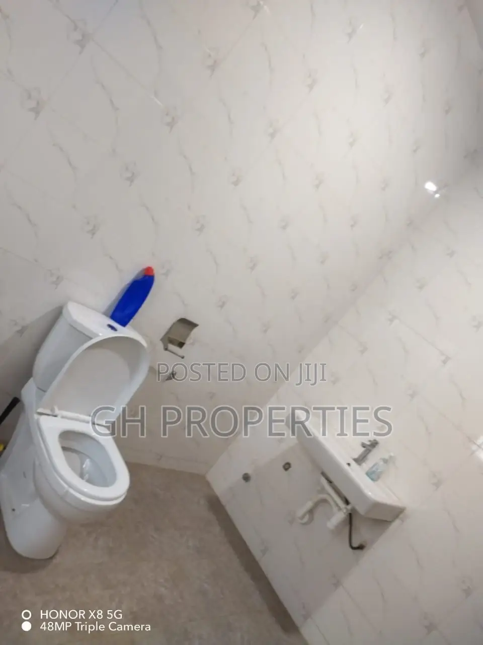 7bdrm House in Anwomaso Domiabra, Kumasi Metropolitan for sale in Kumasi Metropolitan