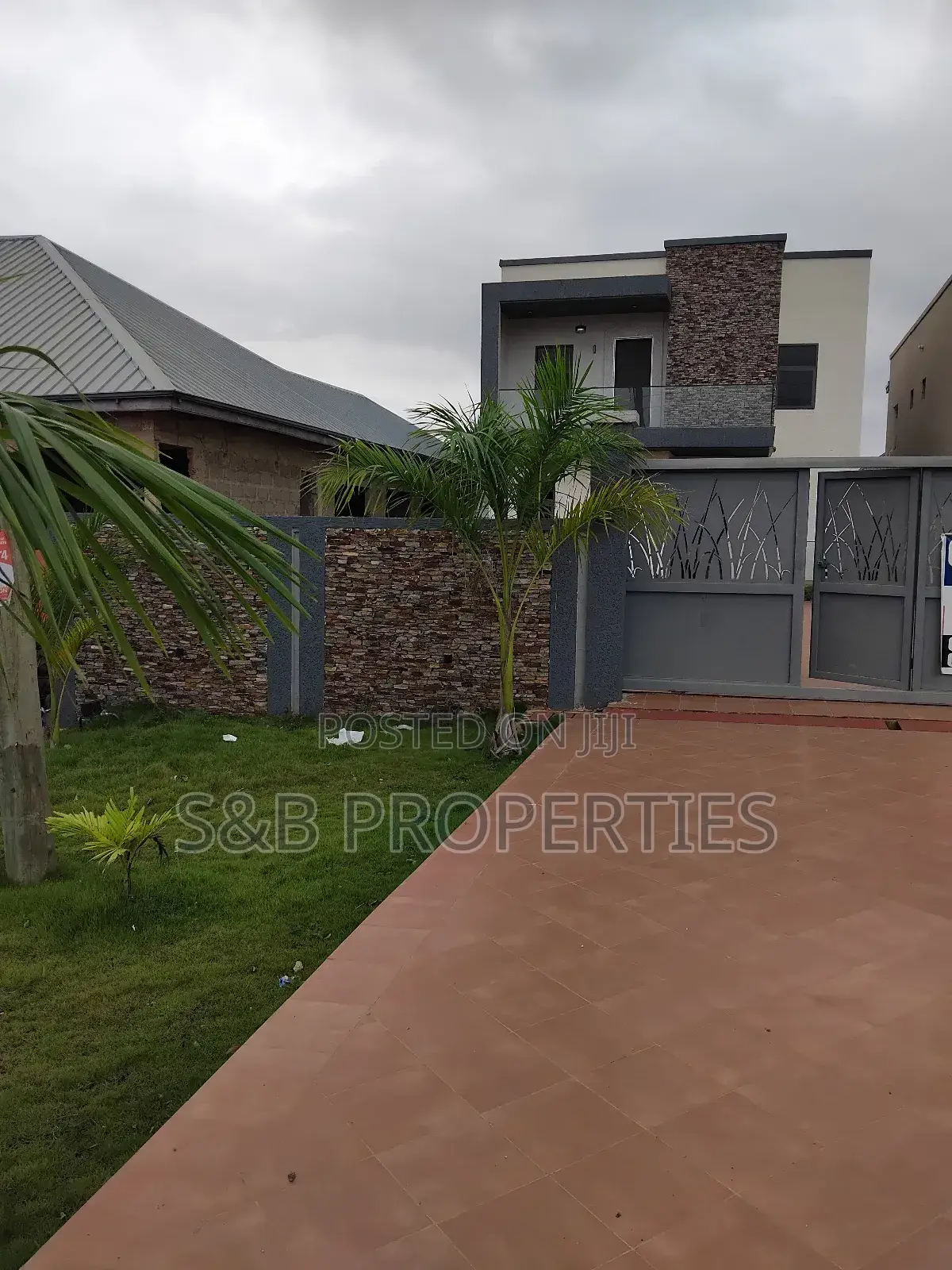 5bdrm House in Ashomang Estate for sale in Ashomang Estate