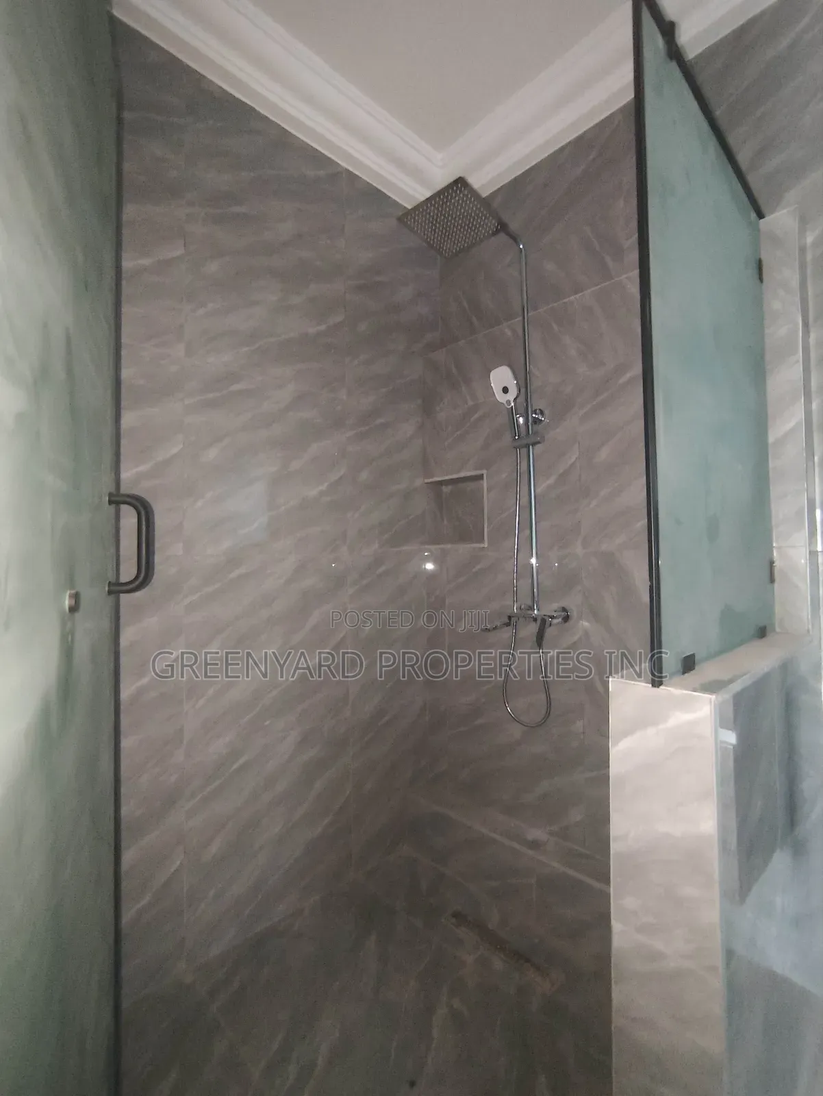 5bdrm Mansion in Trasacco, Adjiriganor for sale in Adjiriganor