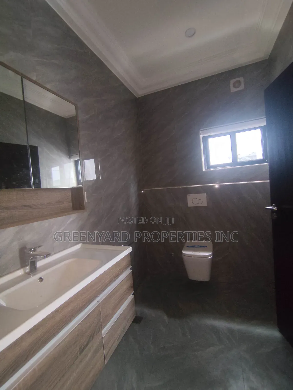 5bdrm Mansion in Trasacco, Adjiriganor for sale in Adjiriganor