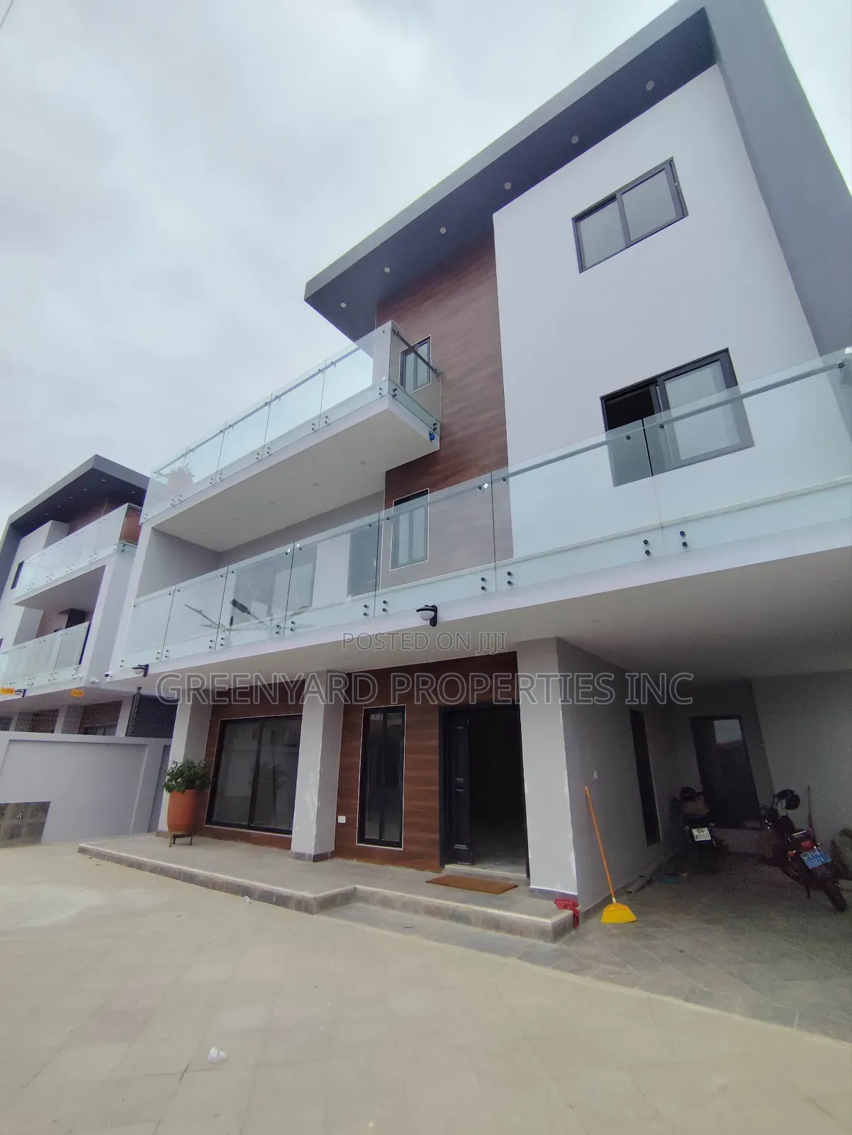 5bdrm Mansion in Trasacco, Adjiriganor for sale in Adjiriganor